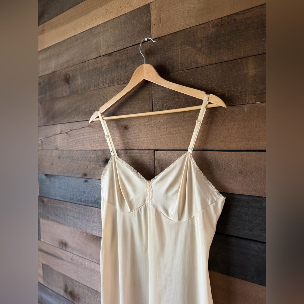 Vintage Vanity Fair Beige Lace Trim Nylon Slip Nightgown USA - Picture 6 of 12